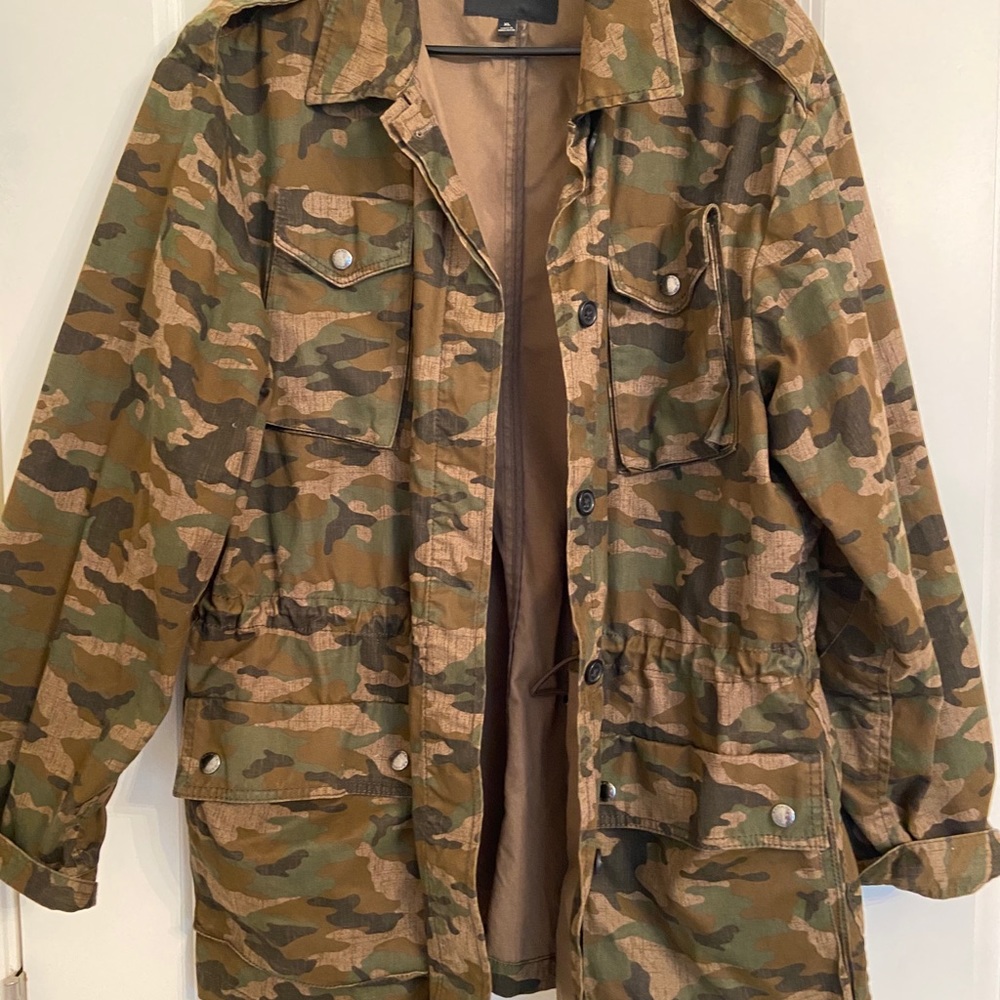 Women’s Banana Republic Camaflouge jacket XL